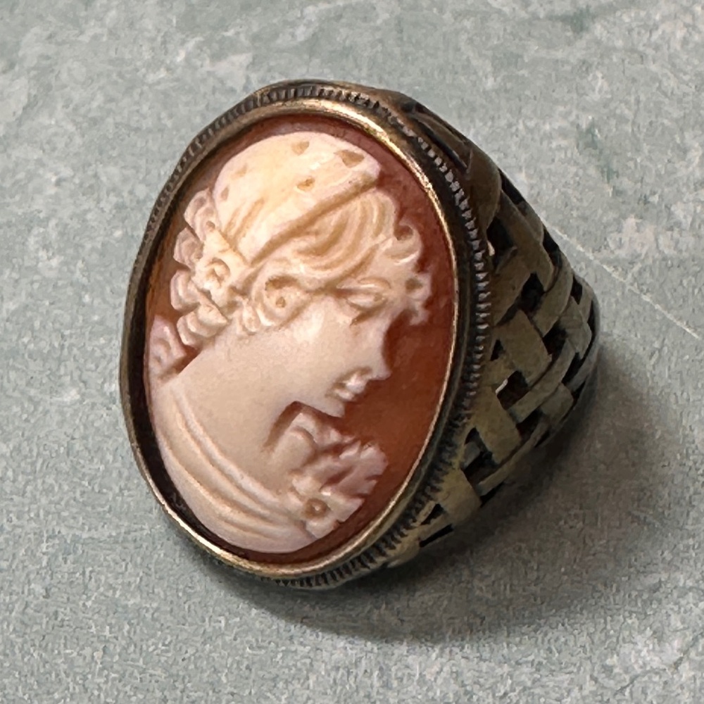 Amedeo Cameo Ring in Gold Tone Lattice Design Cocktail Size 7.5